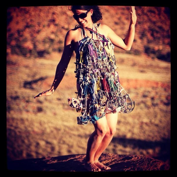 Альпинистки любят шикарно одеваться.