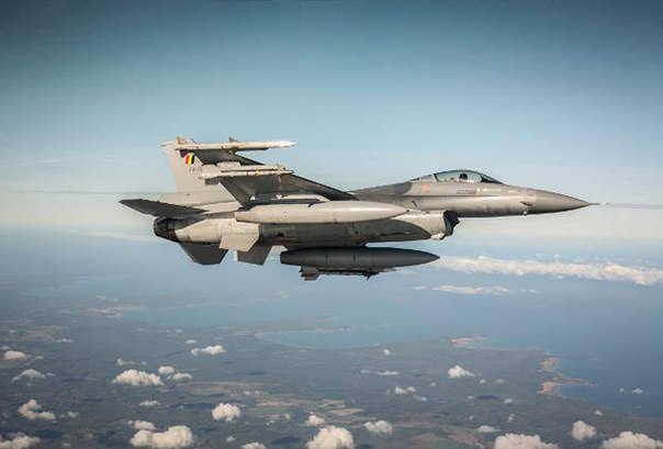 Самолет НАТО попытался приблизиться к самолету Шойгу 