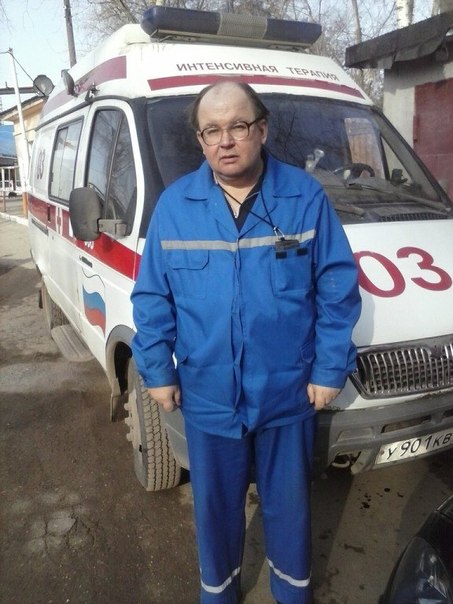 Уважаемые участники группы! Наша группа в лице администрации никогда не отказывала в помощи нуждающимся в ней коллегам.Все вы знаете нашего уважаемого создателя-Андрея Львовича Щембелева ,которому в течение полугода требовались средства для поддержания жизни.В который раз он нуждается в нашей поддержке.Любивший жизнь и людей врач,отдавший большую половину своей жизни,спасший не одну сотню солдат в девяностых годах в Чечне сейчас остался на обочине оптимизации нашего здравоохренения .Всегда болевший за дело спасения наших пациентов сейчас он вынужден просить у вас помощи в который раз Не подумайте. Он никакой не попрошайка и не мошенник. Человек остался без работы и здоровья. Сейчас прошёл курсы охранников. Но средств для проживания нет..Эти фото я как раз выкладываю для тех кто думает что он мошенник и попрошайка.Вы сами пробовали не 2-3 года на скорой проработать а большую часть жизни ей отдать 