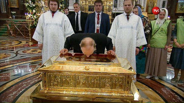 Путин приложился к мощам Николая Чудотворца 