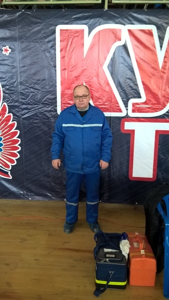 Уважаемые участники группы! Наша группа в лице администрации никогда не отказывала в помощи нуждающимся в ней коллегам.Все вы знаете нашего уважаемого создателя-Андрея Львовича Щембелева ,которому в течение полугода требовались средства для поддержания жизни.Он просто нуждается в нашей поддержке. Любивший жизнь и людей врач,отдавший большую половину своей жизни,спасший не одну сотню солдат в девяностых годах в Чечне сейчас остался вообще без средств существования . .Всегда болевший за дело спасения наших пациентов сейчас он вынужден просить у вас помощи . Не подумайте. Он никакой не попрошайка и не мошенник. Человек остался без работы и здоровья. Сейчас прошёл курсы охранников. Осталось выплатить немного на лицензию. Но средств для проживания нет. Никакой он не нытик и попрошайка. Просто беспомощный добряк , у которого никого нет . Многие видели его. Еле ходит с палочкой. Все намекают , что он неудачник и отработанный материал. Вы сами пробовали не 2-3 года на скорой проработать а большую часть жизни ей отдать 