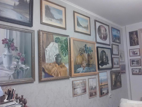 О, придумала, а может кто хочет картину :) отличный подарок на новый год, холст, масло. Выбирайте! Отправить почтой могу за свой счет.