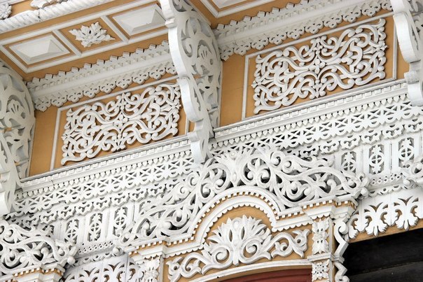 Деревянное кружево — тончайшая резьба, украшающая дома XIX века на улицах Томска.