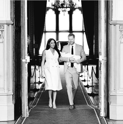 Еще одно официальное фото счастливых родителей. 