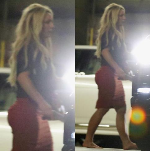 Бритни Спирс решила выйти из здания суда... босиком!