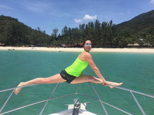 Настасья Самбурская без троллинга не может! 