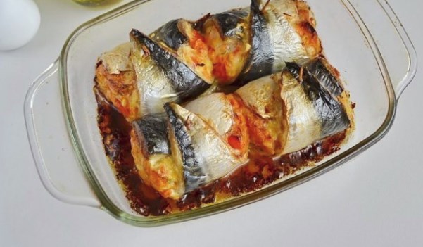 Рулеты из скумбрии с сыром и овощами 