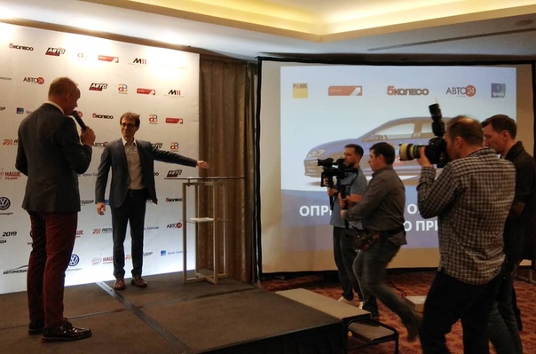 Сегодня был поистине радостный день. Особенно для нашего призера Константина Кузнецова из города Ижевска, ставшего обладателем культового автомобиля - Volkswagen Golf. Право выбрать шаг для определения победителя был предоставлен PR-директору компании Volkswagen Андрею Гордасевичу.