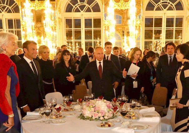 - А вы изоленту привезли